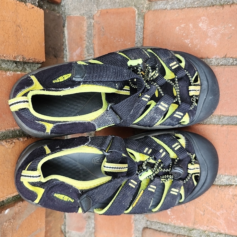 Keen Waterproof Newport H2 Black Outdoor Hiking Sandals, Kids Boys 4